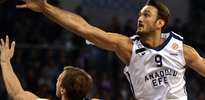 Anadolu Efes zirvede