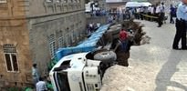 Bitlis'te yol çöktü