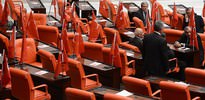 Meclis'te Türk bayraklı protesto