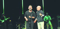 MFÖ konserinde Cem Yılmaz şov