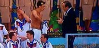 Mesut Özil törene neden formasız çıktı
