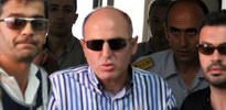 Polis otosuna zorla bindirdiler