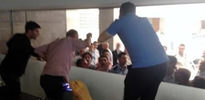 Tutuklanan polisler polislere saldırdı
