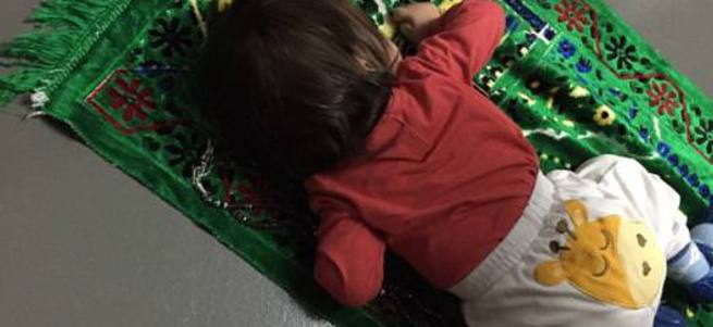 Demet Akalın'ın kızı Hira namaz kılmayı öğrendi