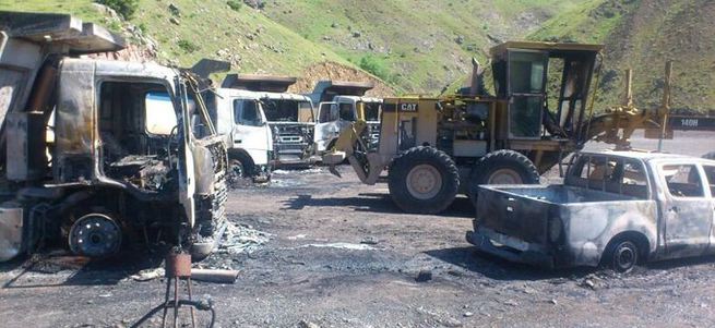 PKK baraj inşaatını basıp kamyonları yaktı
