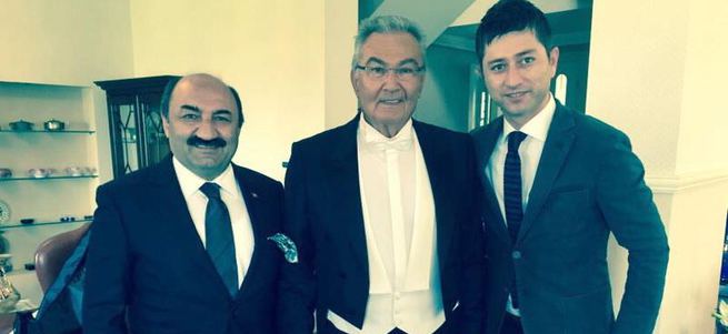 Fraklı Deniz Baykal'ın ilk pozu