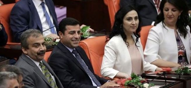 Sadece o 3 isim Meclis'te yemin etmedi