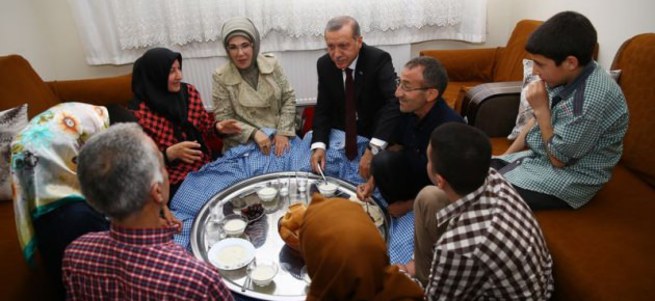 Cumhurbaşkanı Erdoğan iftar sofrasına konuk oldu