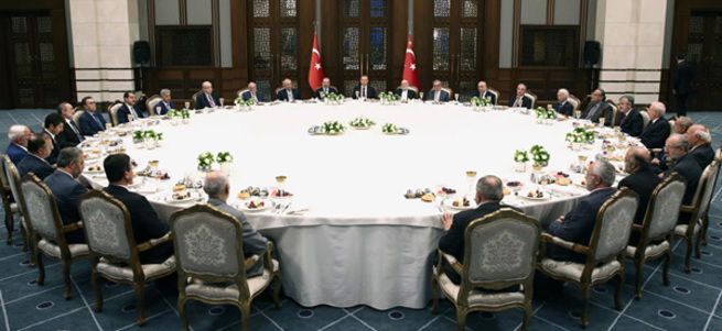 Kılıçdaroğlu ve Bahçeli de o masaya oturmuş