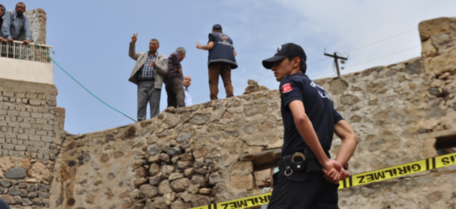 Niğde'de kerpiç ev çöktü: 3 ölü, 1 yaralı
