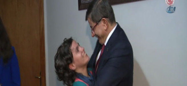 Başbakan Ahmet Davutoğlu'dan Başkent Çocukevi'ne sürpriz ziyaret
