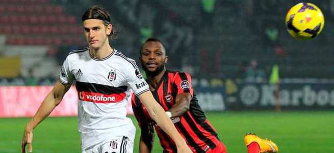 Atınç Nukan resmen Leipzig'te