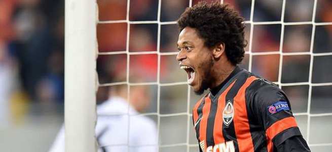 Luiz Adriano imzayı attı