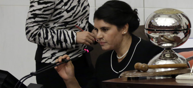 HDP geri adım attı! Dilek Öcalan yerine Erol Dora aday!