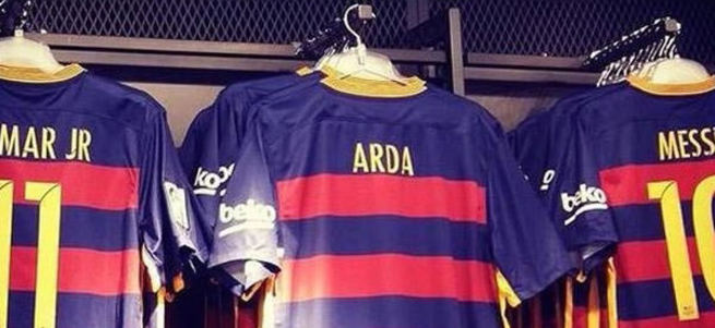 Barcelona Arda Turan'ın formasını satışa çıkardı