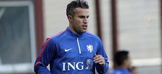 Fenerbahçe, Van Persie ile 4 yıllık sözleşme için anlaştı