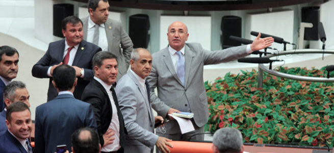 Bakın meclisi beddua ile açan kimmiş?