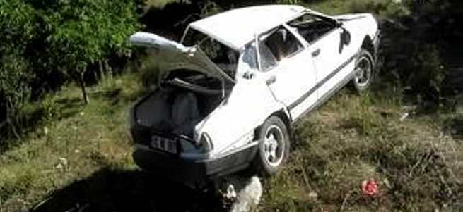 3 kardeş otomobille uçuruma yuvarlandı