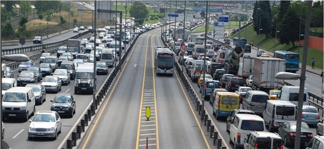 Metrobüs yolu asfaltı yenileniyor