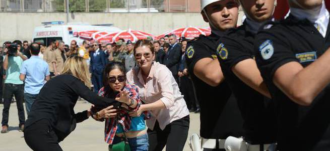 Şehit polisin eşinden Tayvanca ağıt