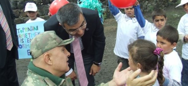 Jandarma ilçe komutanına silahlı saldırı