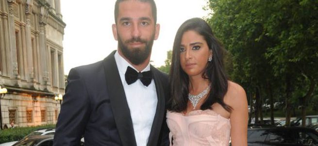 Arda Turan aşkı için saatlerce uçtu