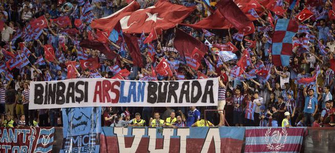 Trabzonlu futbolcular golden sonra asker selamı verdi