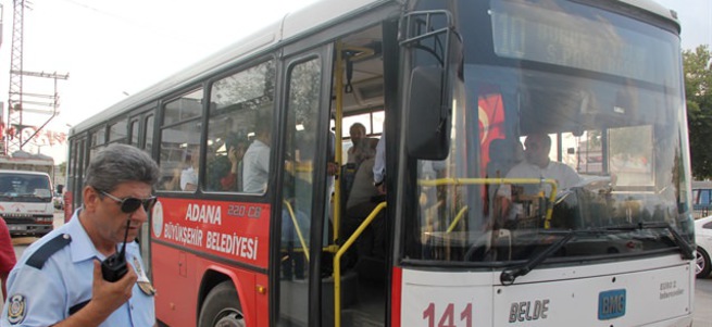 Belediye otobüsünde canlı bomba alarmı