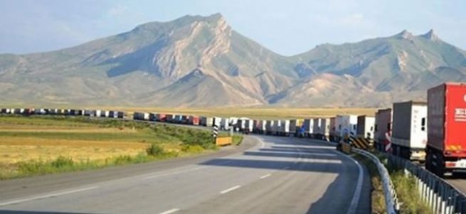 İran Türkiye'ye sınırını kapattı