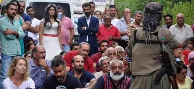 PKK Tunceli'de düğün konvoyunun yolunu kesti