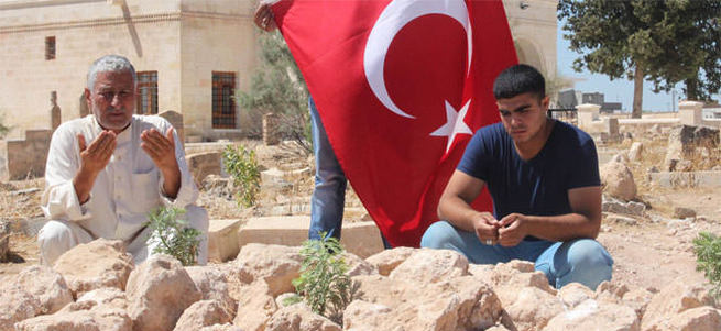 Demirtaş'a sesleniyorum, bu bayrağı yere düşürmeyeceğiz