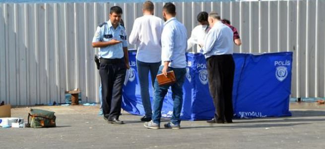 Karaköy'de denizden ceset çıktı