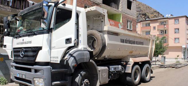 Belediyenin kamyonunda 100 kilo bomba yakalandı