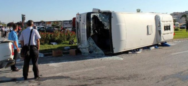 Otobüs devrildi: 16 yaralı!