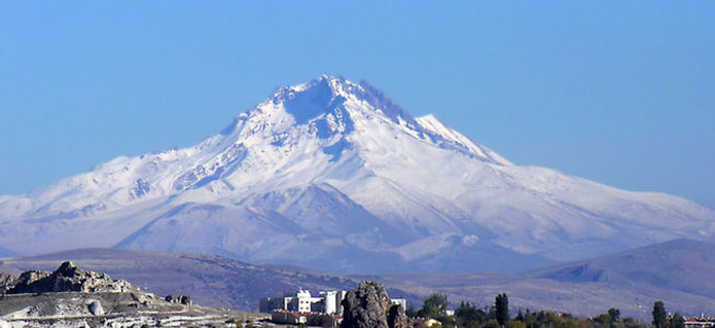 Erciyes'e kar yağdı.