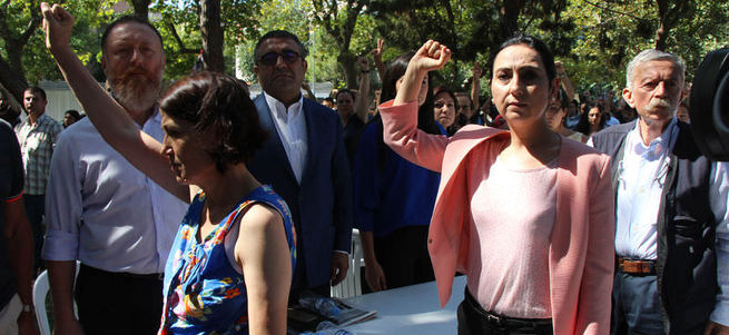 Figen Yüksekdağ: Çok zor günlerden geçiyoruz