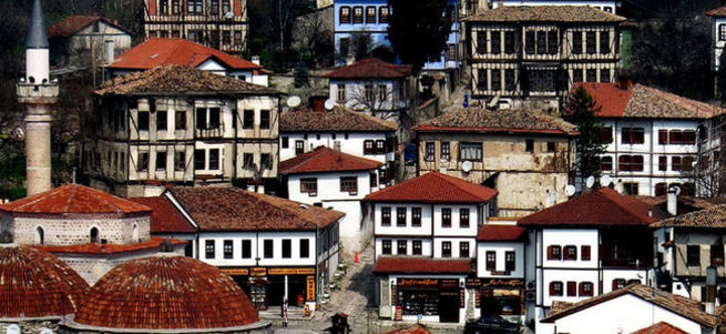 Yemin töreni yüzleri güldürüyor