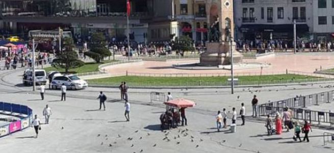Taksim'de şüpheli çanta alarmı!