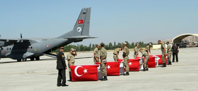 Davutoğlu Dağlıca şehitlerinin töreninde ağladı