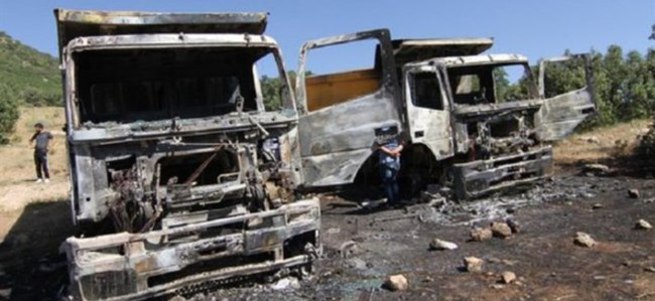 PKK’lı teröristler iş makinelerini yaktı