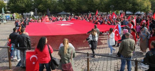 Almanya'da PKK'yı protesto mitinginde olaylar çıktı