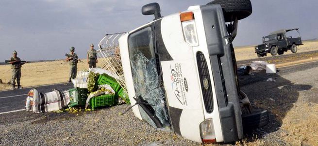 Şanlıurfa'da minibüs devrildi: 17 yaralı