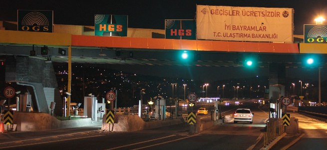 Köprü ve otoyollarda ücretsiz geçiş başladı