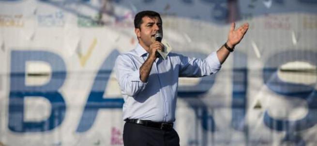 HDP Batı'da parti bayrağı kullanmayacak