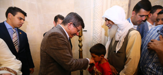 Davutoğlu bayram namazını Diyarbakır'da kıldı