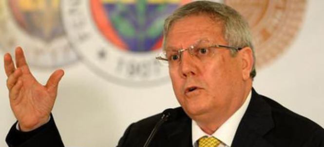 Aziz Yıldırım konuşurken BJK TV'de ağlayan bebek