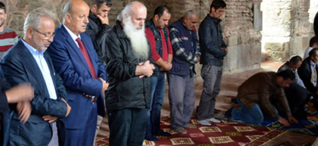 Başpiskopos Bursa'da Cuma Namazı kıldı