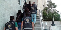 Gözaltındayken bile müşterileri aradı!