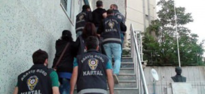Gözaltındayken bile müşterileri aradı!