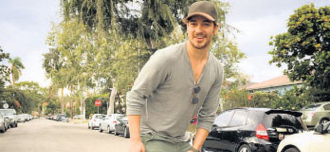 Çağatay Ulusoy'un kaykay keyfi
